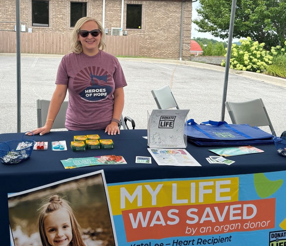 staff member at health fair promoting donation