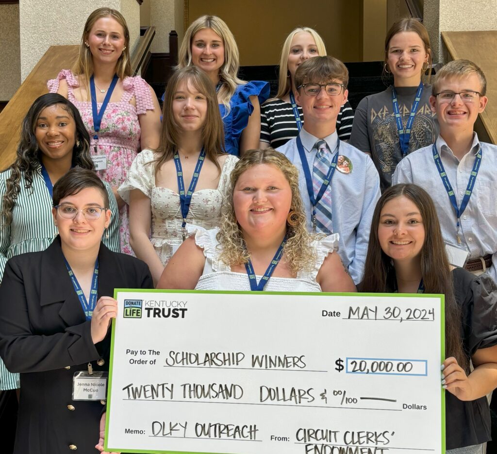 Donate Life Kentucky Scholarship winners smiling